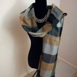 NWT Banana Republic Lightweight Winter Wrap / Draped Scarf